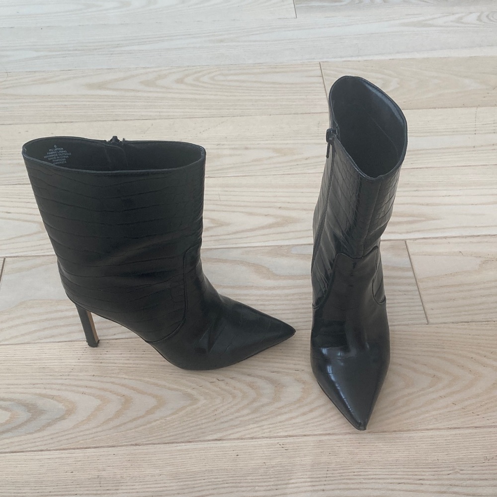 Express Black Croc-Patterned Heeled Boots - image 3